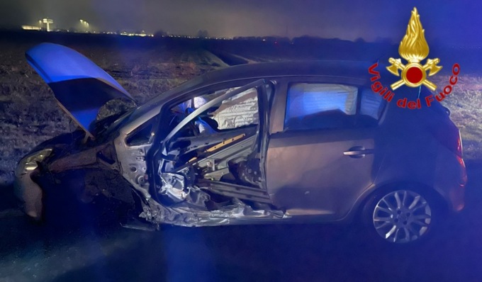 Scontro tra due auto a Ospedaletto Lodigiano, coinvolti un 28enne e un 50enne