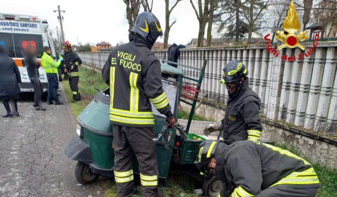 Si ribalta con l’apecar: 68enne finisce in ospedale