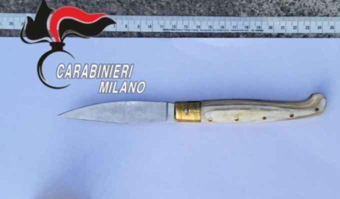 Accoltellato per una mancata precedenza, automobilista 52enne grave in ospedale