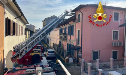 Canna fumaria a fuoco a Lodi Vecchio: la prontezza dei soccorsi salva la situazione