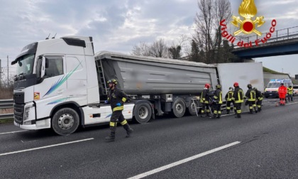 Schianto tra due camion in autostrada: muore un 58enne