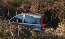 Esce di strada con l'auto e finisce nel fosso a Brembio, 42enne in ospedale