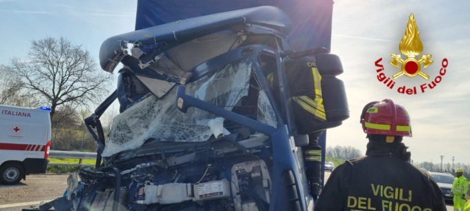 Tamponamento tra due camion: code e disagi lungo l’autostrada A1