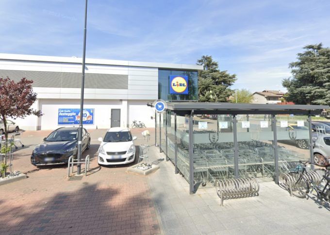 Derubano un 61enne fuori dalla Lidl di Lodi, beccati dopo più di un anno