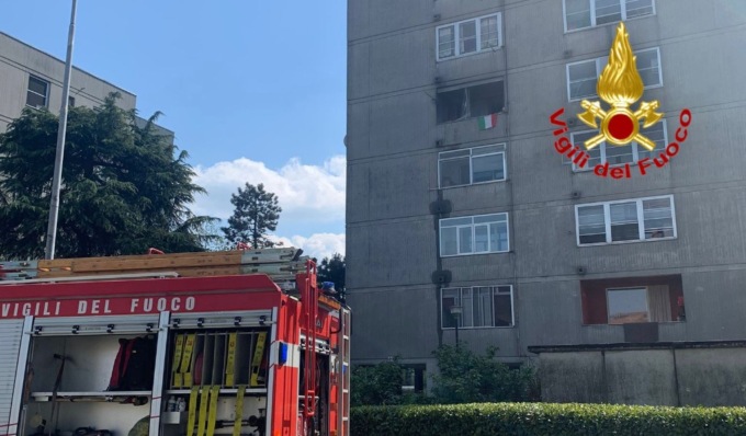 Incendio a Sant’Angelo Lodigiano, brucia un tavolino sul balcone