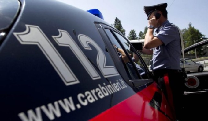 Scatta l’inseguimento: bloccati in due dopo il furto dell’auto