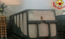 Incendio sul lavoro a Lodi Vecchio: a fuoco container di rifiuti