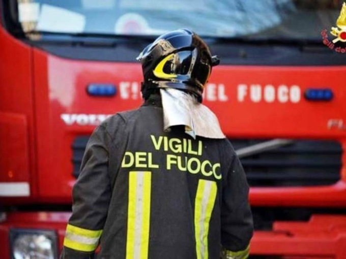 Incendio in una cantina a Casalpusterlengo: bicicletta elettrica prende fuoco
