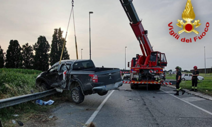 Casaletto Lodigiano, incidente sulla Sp17: un'auto finisce contro il guard-rail