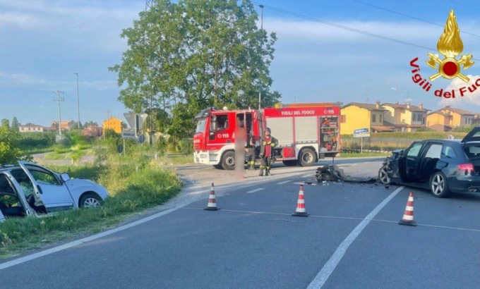 Scontro tra due auto a Senna Lodigiana, conducenti portati in ospedale