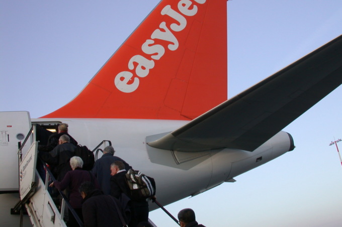 Volo Milano-Lampedusa in ritardo: famiglia riceve 750 euro di risarcimento