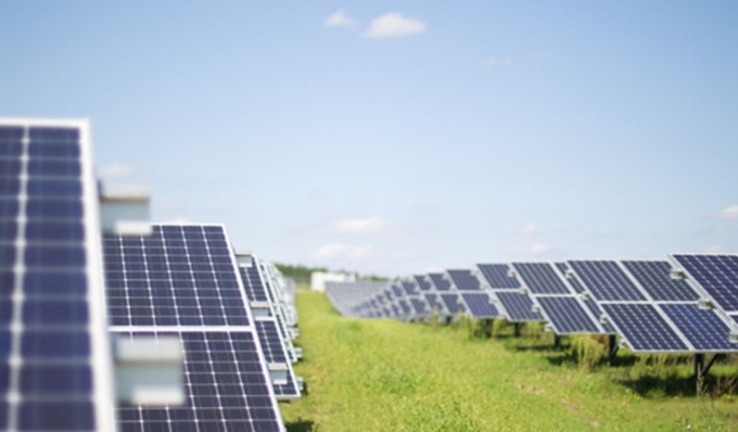 Stop al consumo di suolo agricolo tra Milano e Lodi: “No a fotovoltaico lungo la quarta corsia dell’A1”