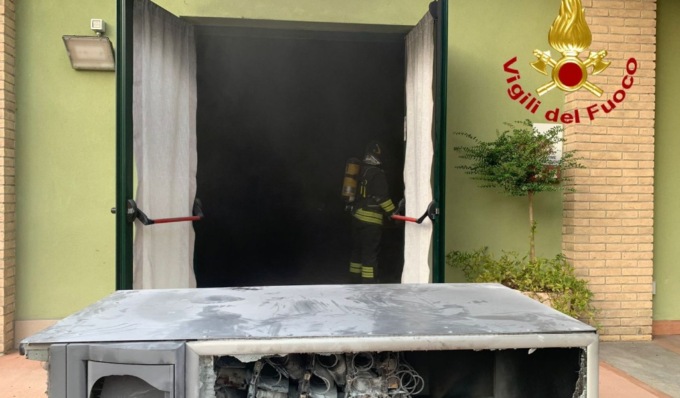Fiamme al centro per anziani, arrivano i Vigili del Fuoco