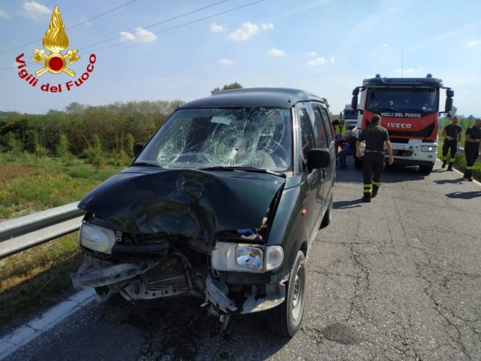 Tragico scontro tra una Vespa e un furgone nel Lodigiano, muore il 76enne Armando Tomella