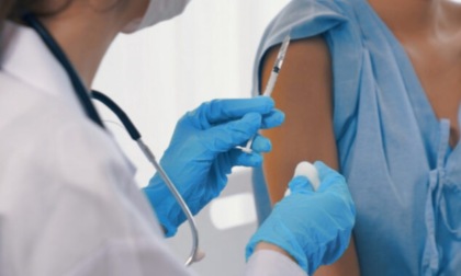 Vaccino anti-Covid, a Lodi solo 3 reazioni gravi su 8 milioni di persone vaccinate in Lombardia