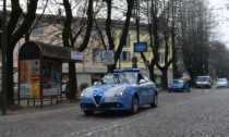 Finisce fuori strada con l'auto e viene soccorsa, dai controlli si scopre che è la ladra seriale degli ospedali