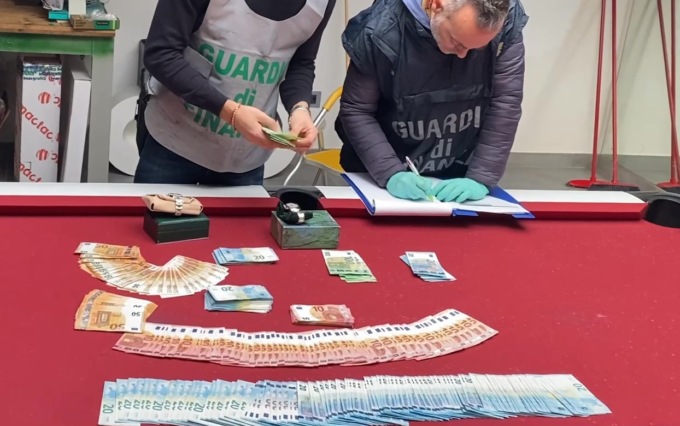 Sequestrati anche Rolex e auto in una maxi evasione fiscale