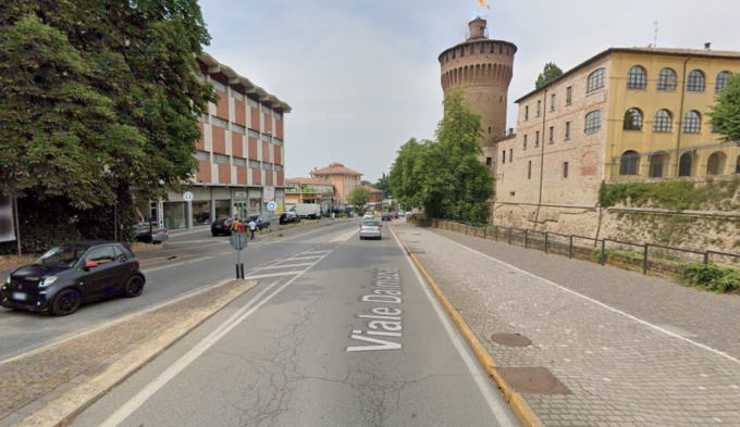 Tubazione idrica esplode nella notte in viale Dalmazia a Lodi e allaga la strada