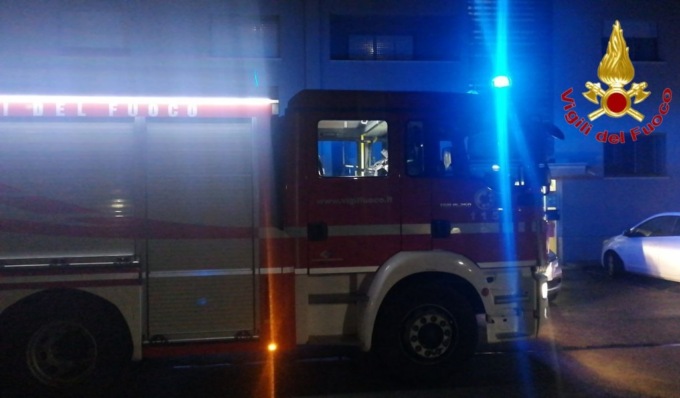 Incendio in appartamento a Lodi, a fuoco un cestino dei rifiuti sul balcone