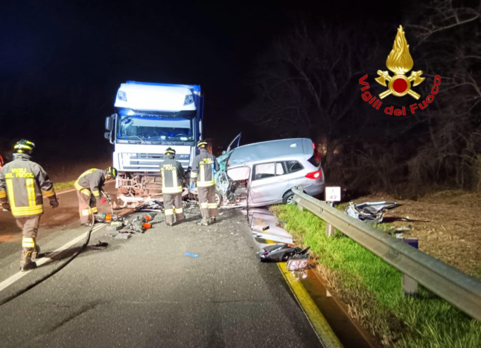 Violento frontale tra un’auto e un tir a Tormo di Crespiatica