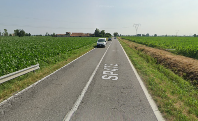 Frontale tra due auto lungo la Sp472, due feriti