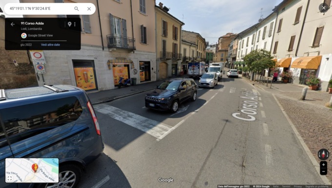 Un 56enne preso a calci e accoltellato lungo la strada: “Ragioni sentimentali”