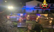 Rogo in abitazione nella notte: proprietario intrappolato e salvato dai vigili del fuoco