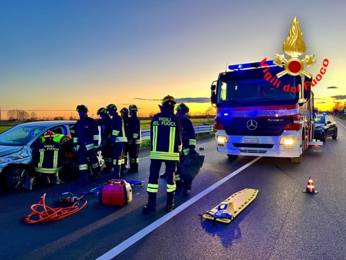 Scontro tra un’auto e un furgone nel Lodigiano, sul posto anche l’eliambulanza