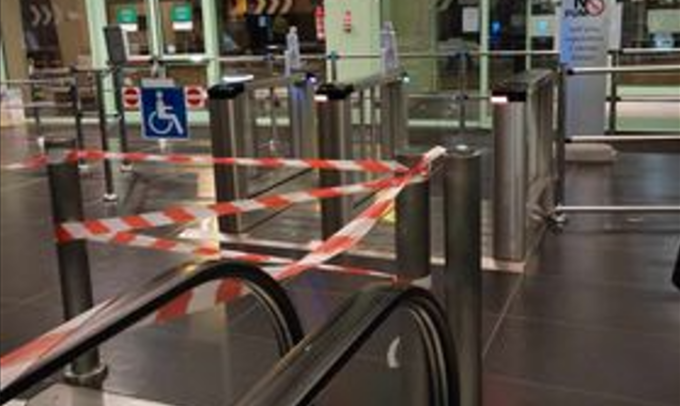 Scala mobile continuamente rotta all’ingresso dell’ospedale di Lodi: “Un’anomalia da primato in Italia”