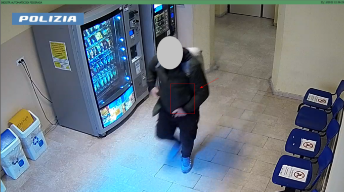 Scippi e saccheggi anche in ospedale, beccato dopo due anni di reati