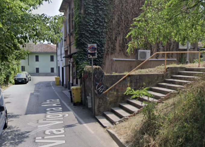 Cade dalla bici e si schianta per terra a Lodi, 19enne portato via in ambulanza