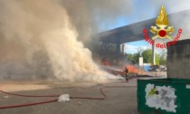Vasto incendio in azienda smaltimento rifiuti, in fiamme oltre 20 tonnellate di materiale di varia natura