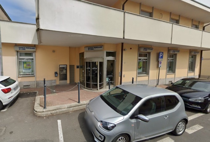 Boato nella notte: salta il bancomat della Popolare di Lodi a Orio Litta