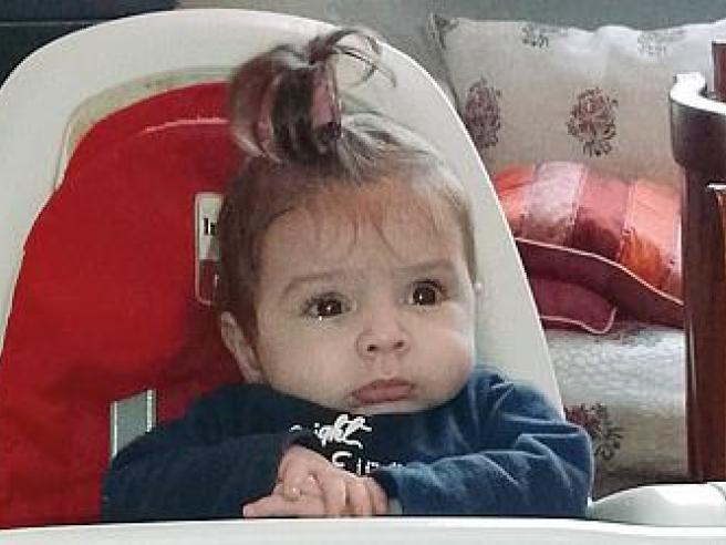 Il dolore di Catella De Martino un mese dopo la morte di Lulù, la sua bimba uccisa a 9 mesi dalla meningite