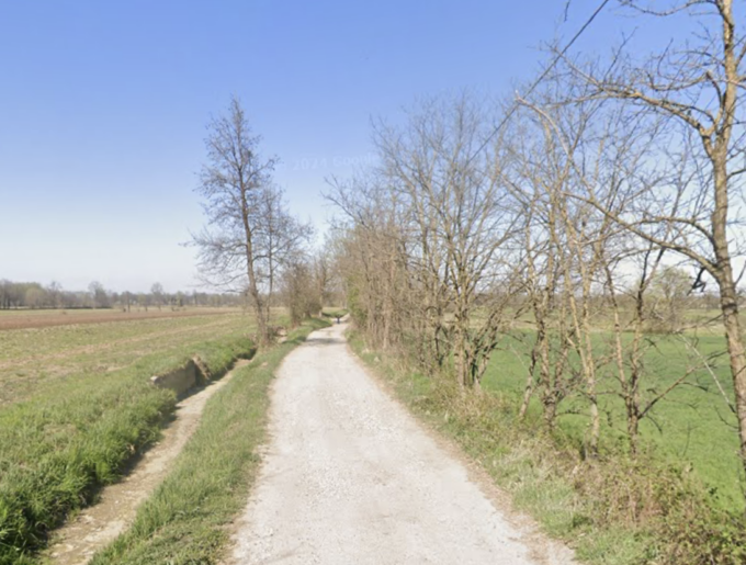 Cade dalla moto in campagna nel Lodigiano, 14enne via in eliambulanza