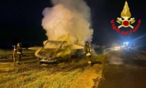 Nella notte va a fuoco un furgone: Vigili del Fuoco al lavoro a Sant'Angelo Lodigiano