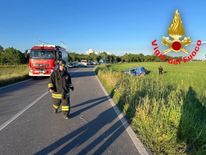 Inversione a U e schianto lungo la provinciale: in due finiscono al San Matteo di Pavia