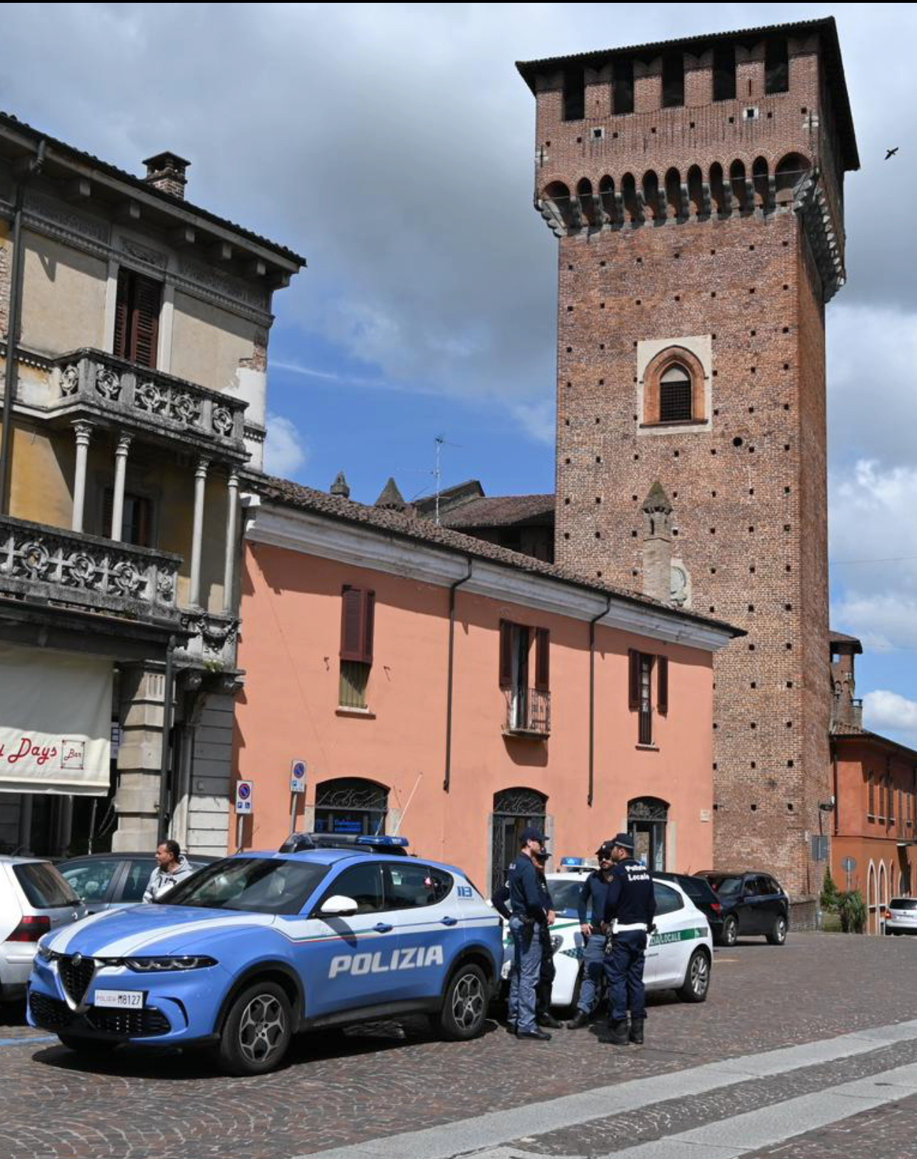 Polizia e polizia locale durante controlli a Sant'Angelo Lodigiano alcuni mesi fa