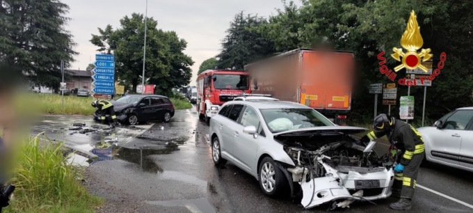 Scontro tra due auto a San Colombano al Lambro, 34enne e 40enne coinvolti
