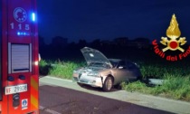 Perde il controllo dell'auto ed esce di strada, 24enne soccorso a Tavazzano