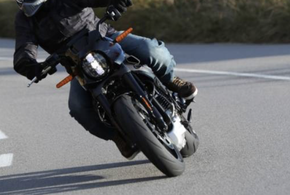 Incidente a Villanova del Sillaro, 55enne cade dalla moto e finisce in ospedale