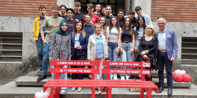 “L’amore non alza le mani” l’iniziativa degli studenti dell’istituto Tecnico Bassi