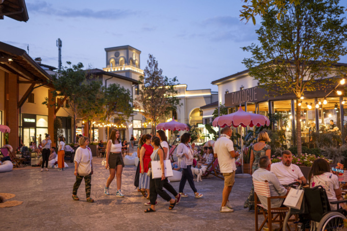Saldi e “Summer Nights”, al Franciacorta Village shopping e divertimento
