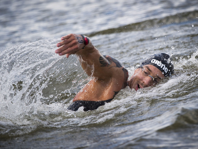 Ragazzino rischia di annegare nell’Adda a Lodi, l’ex campione di nuoto Federico Vanelli gli salva la vita
