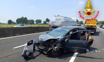 Scontro tra due vetture ed un furgone sulla A1 Nord, in Ospedale in elisoccorso