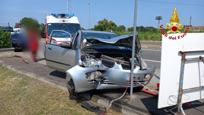 Scontro frontale seguito da un tamponamento sulla SS9, tra i feriti un bambino di 9 anni