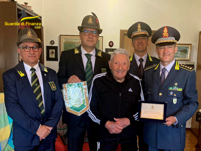 Mario Remo Moro, Guardia di Finanza in congedo, festeggia 100 anni