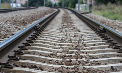 Tragedia vicino alla stazione di Casalpusterlengo, donna investita e uccisa dal treno