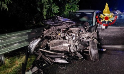 Frontale tra due auto sulla via Emilia: ferite 5 donne, una in ospedale in elisoccorso