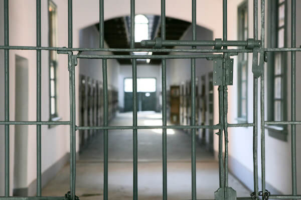 Truffa e ricettazione a Lodi, 42enne condannata a sette anni di carcere